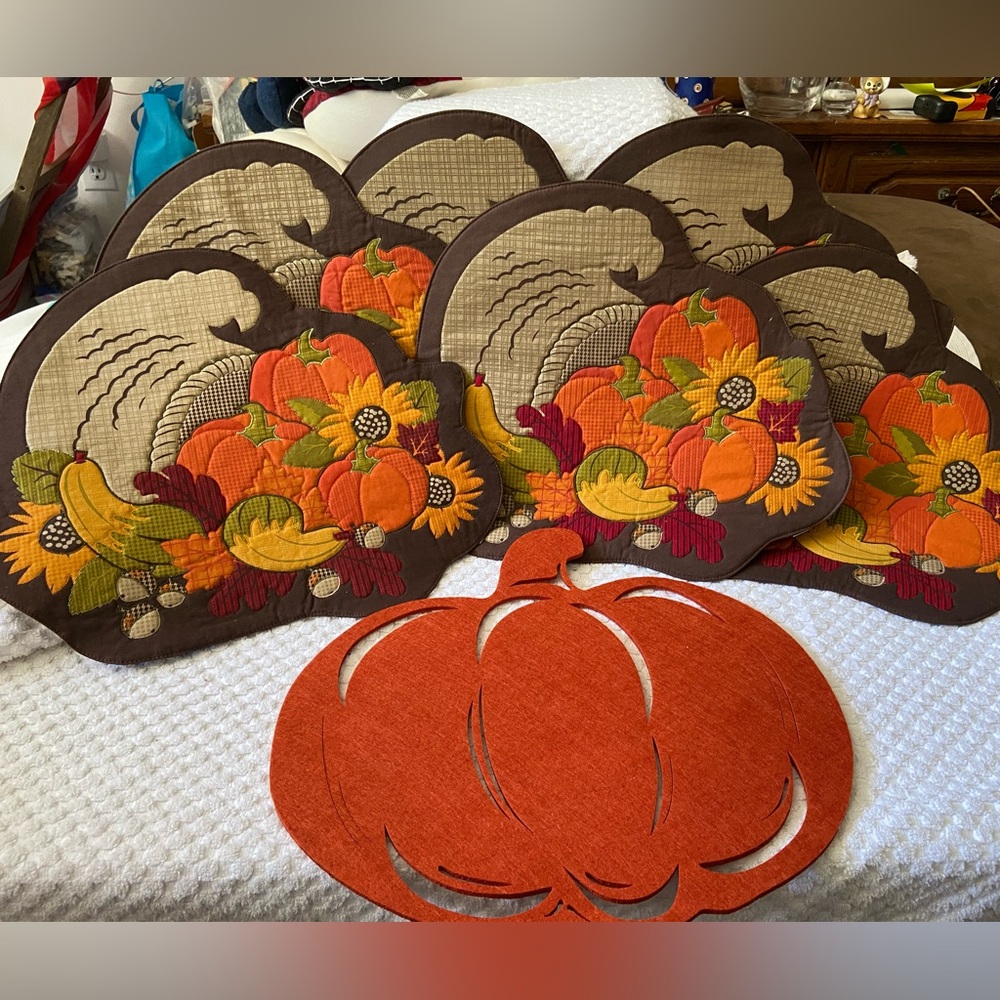 HARVEST CORNUCOPIA SET OF 6 PLACEMATS & ONE FELT PUMPKIN
